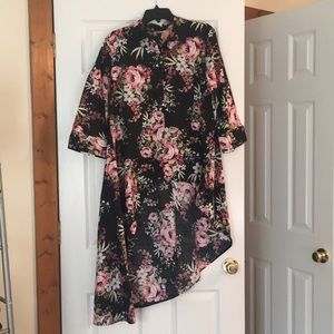 1x Floral Angled Hem Tunic